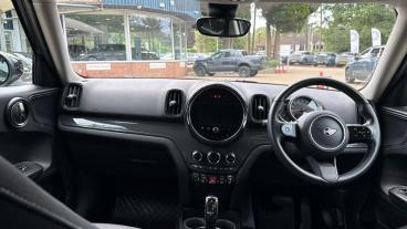 SPOTICAR Mini Countryman 1.5 Cooper Classic Steptronic Euro 6 (s/s) 5dr Used Car - Suv Petrol Black - Godalming - 1200601496_4