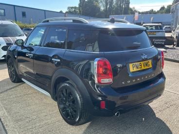 SPOTICAR Mini Countryman 1.5 Cooper Steptronic Euro 6 (s/s) 5dr Used Car - Suv Petrol Black - Kettering - 1200623258_5