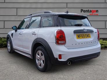 SPOTICAR Mini Countryman 1.5 Cooper Classic Steptronic Euro 6 (s/s) 5dr Used Car - Suv Petrol White - Barnsley - 1200633756_2