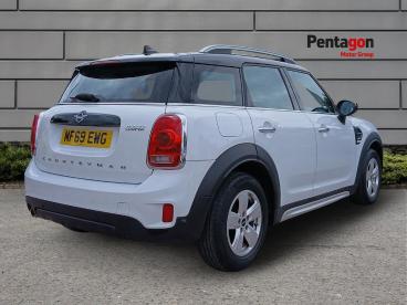 SPOTICAR Mini Countryman 1.5 Cooper Classic Steptronic Euro 6 (s/s) 5dr Used Car - Suv Petrol White - Barnsley - 1200633756_4