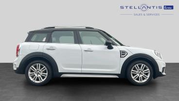 SPOTICAR Mini Countryman 1.5 Cooper Exclusive Steptronic Euro 6 (s/s) 5dr Used Car - Suv Petrol White - Wimbledon - 1200637860_2