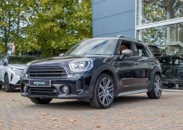 SPOTICAR Mini Countryman 1.5 Cooper Exclusive Steptronic Euro 6 (s/s) 5dr Used Car - Suv Petrol Black - Aldershot - 1200644241_1