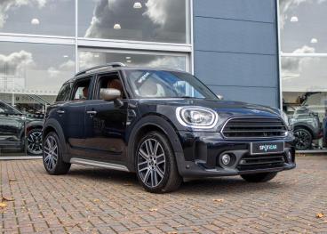 SPOTICAR Mini Countryman 1.5 Cooper Exclusive Steptronic Euro 6 (s/s) 5dr Used Car - Suv Petrol Black - Aldershot - 1200644241_4