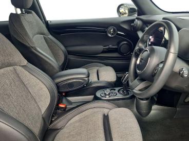 SPOTICAR Mini Hatch Electric Cooper Se 32.6kwh Level 2 Auto 3dr Used Car - Saloon Electric Silver - Burton-on-trent - 1200632416_5
