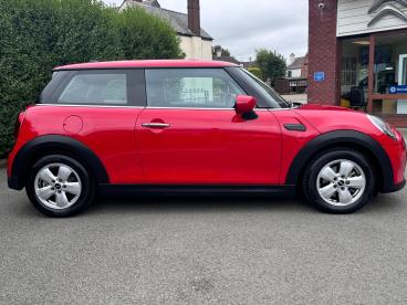SPOTICAR Mini Hatch 1.5 Cooper Classic Steptronic Euro 6 (s/s) 3dr Used Car - Saloon Petrol Red - Chorley - 1200531498_3
