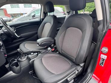 SPOTICAR Mini Hatch 1.5 Cooper Classic Steptronic Euro 6 (s/s) 3dr Used Car - Saloon Petrol Red - Chorley - 1200531498_4