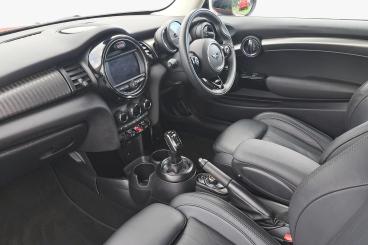 SPOTICAR Mini Hatch 1.5 Cooper Exclusive Steptronic Euro 6 (s/s) 3dr Used Car - Saloon Petrol Red - Telford - 1200553310_2