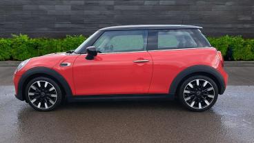 SPOTICAR Mini Hatch 1.5 Cooper Exclusive Steptronic Euro 6 (s/s) 3dr Used Car - Saloon Petrol Red - Telford - 1200553310_4