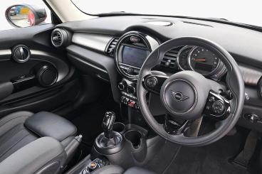 SPOTICAR Mini Hatch 1.5 Cooper Exclusive Steptronic Euro 6 (s/s) 3dr Used Car - Saloon Petrol Red - Telford - 1200553310_5