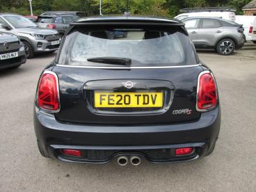SPOTICAR Mini Hatch 2.0 Cooper S Classic Euro 6 (s/s) 3dr Used Car - Saloon Petrol Black - Southampton - 1200555978_4