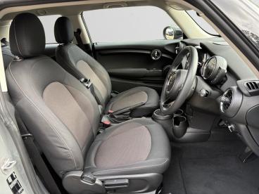 SPOTICAR Mini Hatch 1.5 Cooper Classic Steptronic Euro 6 (s/s) 3dr Used Car - Saloon Petrol Grey - Clacton-on-sea - 1200564772_3