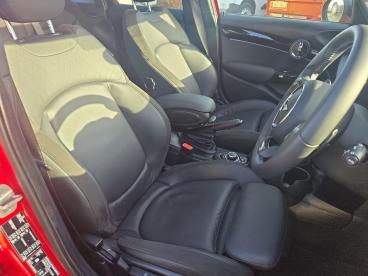 SPOTICAR Mini Hatch 2.0 Cooper S Sport Steptronic Euro 6 (s/s) 5dr Used Car - Saloon Petrol Red - Workington - 1200571135_5