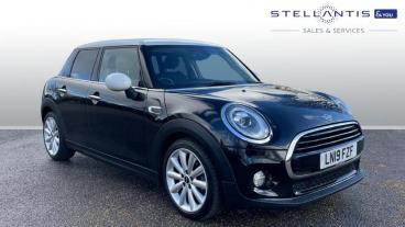 SPOTICAR Mini Hatch 1.5 Cooper Steptronic Euro 6 (s/s) 5dr Used Car - Saloon Petrol Black - Hatfield - 1200572717_1
