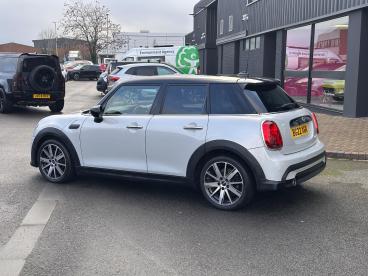 SPOTICAR Mini Hatch 1.5 Cooper Classic Euro 6 (s/s) 5dr Used Car - Saloon Petrol Silver - Cheltenham - 1200575481_4