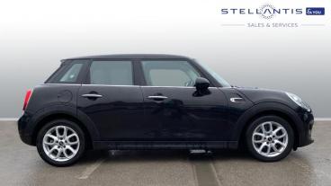 SPOTICAR Mini Hatch 1.5 Cooper Steptronic Euro 6 (s/s) 5dr Used Car - Saloon Petrol Blue - Preston - 1200580746_2