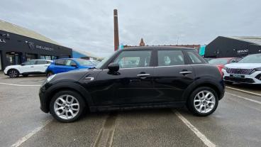 SPOTICAR Mini Hatch 1.5 Cooper Steptronic Euro 6 (s/s) 5dr Used Car - Saloon Petrol Blue - Preston - 1200580746_5