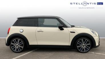 SPOTICAR Mini Hatch 2.0 Cooper S Exclusive Steptronic Euro 6 (s/s) 3dr Used Car - Saloon Petrol White - Newport - 1200582550_2