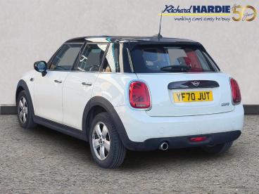 SPOTICAR Mini Hatch 1.5 Cooper Classic Steptronic Euro 6 (s/s) 5dr Used Car - Saloon Petrol White - Ashington - 1200583336_2