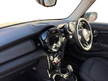 SPOTICAR Mini Hatch 1.5 Cooper Classic Steptronic Euro 6 (s/s) 5dr Used Car - Saloon Petrol White - Ashington - 1200583336_3