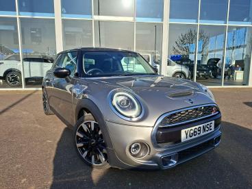 SPOTICAR Mini Hatch 2.0 Cooper S Exclusive Steptronic Euro 6 (s/s) 3dr Used Car - Saloon Petrol Silver - Boston - 1200583851_1