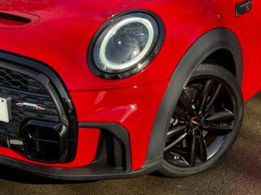 SPOTICAR Mini Hatch 2.0 Cooper S Sport Steptronic Euro 6 (s/s) 3dr Used Car - Saloon Petrol Red - Abergavenny - 1200585392_5