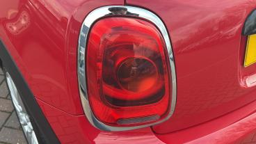 SPOTICAR Mini Hatch 1.5 Cooper Euro 6 (s/s) 5dr Used Car - Saloon Petrol Red - Leicester - 1200588799_5