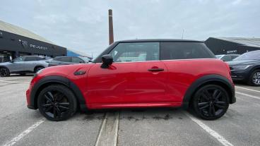 SPOTICAR Mini Hatch 2.0 Cooper S Sport Steptronic Euro 6 (s/s) 3dr Used Car - Saloon Petrol Red - Preston - 1200590896_5