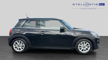 SPOTICAR Mini Hatch 1.5 Cooper Classic Euro 6 (s/s) 3dr Used Car - Saloon Petrol Black - Birmingham - 1200597453_2