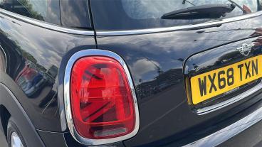 SPOTICAR Mini Hatch 1.5 Cooper Classic Euro 6 (s/s) 3dr Used Car - Saloon Petrol Black - Birmingham - 1200597453_5