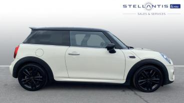 SPOTICAR Mini Hatch 1.5 Cooper Sport Steptronic Euro 6 (s/s) 3dr Used Car - Saloon Petrol White - Stockport - 1200598691_2