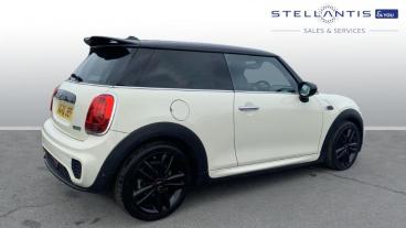 SPOTICAR Mini Hatch 1.5 Cooper Sport Steptronic Euro 6 (s/s) 3dr Used Car - Saloon Petrol White - Stockport - 1200598691_3