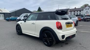 SPOTICAR Mini Hatch 1.5 Cooper Sport Steptronic Euro 6 (s/s) 3dr Used Car - Saloon Petrol White - Stockport - 1200598691_5