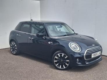 SPOTICAR Mini Hatch 1.5 Cooper Exclusive Steptronic Euro 6 (s/s) 5dr Used Car - Saloon Petrol Black - Trowbridge - 1200604923_1