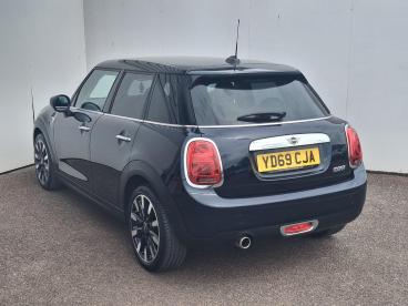 SPOTICAR Mini Hatch 1.5 Cooper Exclusive Steptronic Euro 6 (s/s) 5dr Used Car - Saloon Petrol Black - Trowbridge - 1200604923_5
