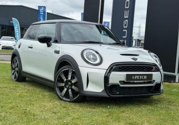 SPOTICAR Mini Hatch 2.0 Cooper S Exclusive Steptronic Euro 6 (s/s) 3dr Used Car - Saloon Petrol Silver - Darlington - 1200606039_1
