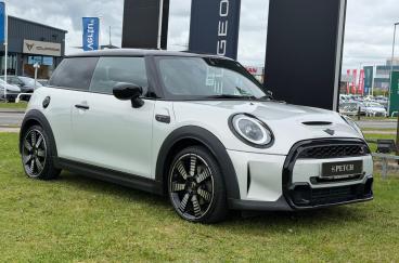 SPOTICAR Mini Hatch 2.0 Cooper S Exclusive Steptronic Euro 6 (s/s) 3dr Used Car - Saloon Petrol Silver - Darlington - 1200606039_5