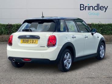 SPOTICAR Mini Hatch 1.5 Cooper Euro 6 (s/s) 5dr Used Car - Saloon Petrol White - Cannock - 1200609240_4