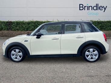 SPOTICAR Mini Hatch 1.5 Cooper Euro 6 (s/s) 5dr Used Car - Saloon Petrol White - Cannock - 1200609240_5