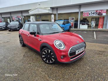 SPOTICAR Mini Hatch 1.5 Cooper Exclusive Euro 6 (s/s) 5dr Used Car - Saloon Petrol Red - Southampton - 1200609657_1