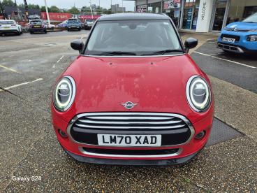 SPOTICAR Mini Hatch 1.5 Cooper Exclusive Euro 6 (s/s) 5dr Used Car - Saloon Petrol Red - Southampton - 1200609657_2