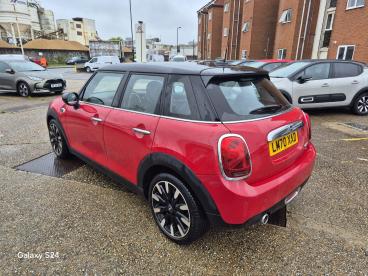 SPOTICAR Mini Hatch 1.5 Cooper Exclusive Euro 6 (s/s) 5dr Used Car - Saloon Petrol Red - Southampton - 1200609657_4