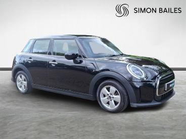 SPOTICAR Mini Hatch 1.5 Cooper Classic Steptronic Euro 6 (s/s) 5dr Used Car - Saloon Petrol Black - Guisborough - 1200628609_1