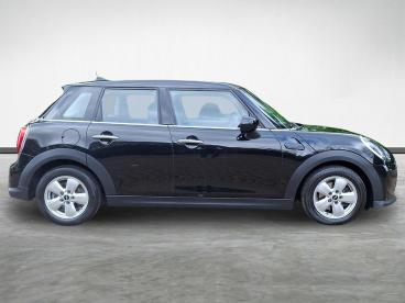 SPOTICAR Mini Hatch 1.5 Cooper Classic Steptronic Euro 6 (s/s) 5dr Used Car - Saloon Petrol Black - Guisborough - 1200628609_2