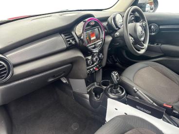 SPOTICAR Mini Hatch 1.5 Cooper Classic Steptronic Euro 6 (s/s) 5dr Used Car - Saloon Petrol Black - Wallsend - 1200631093_3