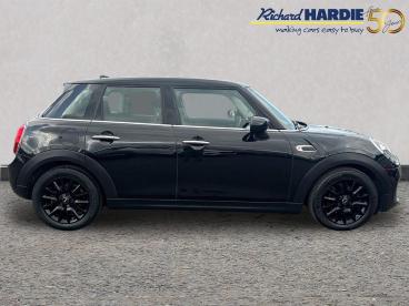 SPOTICAR Mini Hatch 1.5 Cooper Classic Steptronic Euro 6 (s/s) 5dr Used Car - Saloon Petrol Black - Wallsend - 1200631093_5