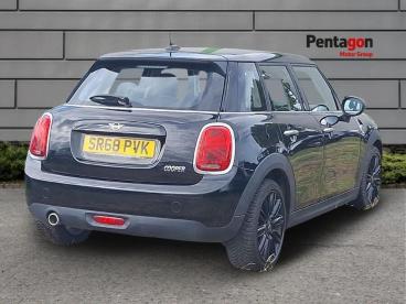 SPOTICAR Mini Hatch 1.5 Cooper Euro 6 (s/s) 5dr Used Car - Saloon Petrol Black - Derby - 1200631846_4