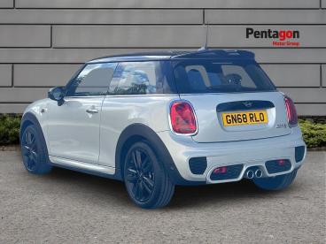 SPOTICAR Mini Hatch 2.0 Cooper S Steptronic Euro 6 (s/s) 3dr Used Car - Saloon Petrol Silver - Sheffield - 1200633235_2