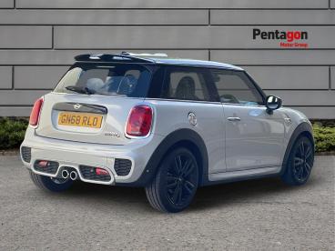 SPOTICAR Mini Hatch 2.0 Cooper S Steptronic Euro 6 (s/s) 3dr Used Car - Saloon Petrol Silver - Sheffield - 1200633235_4
