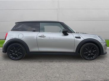 SPOTICAR Mini Hatch 1.5 Cooper Classic Steptronic Euro 6 (s/s) 3dr Used Car - Saloon Petrol Silver - Selby - 1200634470_4