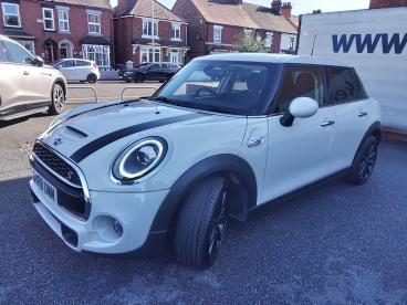 SPOTICAR Mini Hatch 2.0 Cooper S Classic Euro 6 (s/s) 5dr Used Car - Saloon Petrol White - Telford - 1200634717_5
